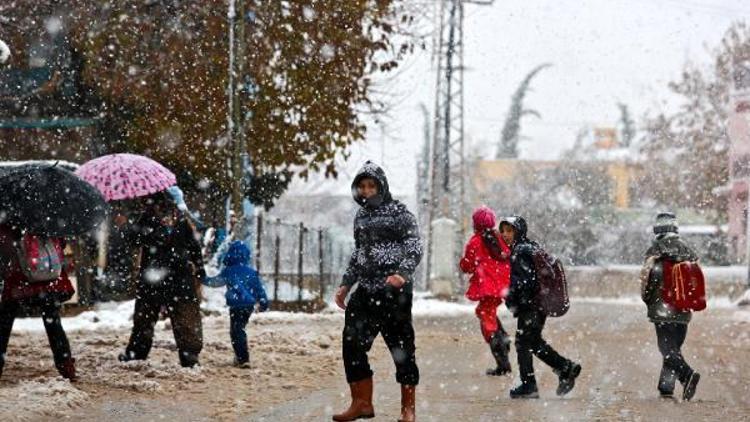 Antalya kent merkezinde 23 yıl sonra kar sürprizi (3)