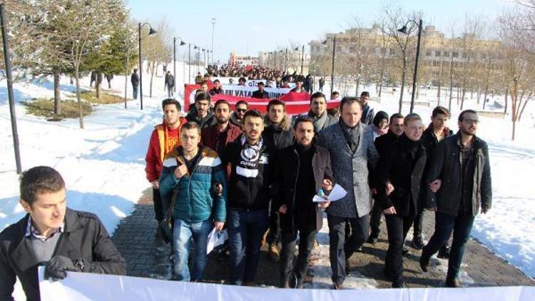 Boluda üniversiteliler terör saldırılarını protesto etti