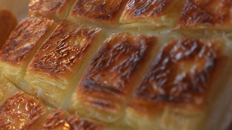 Bu börek için lezzet avcıları kuyruğa giriyor