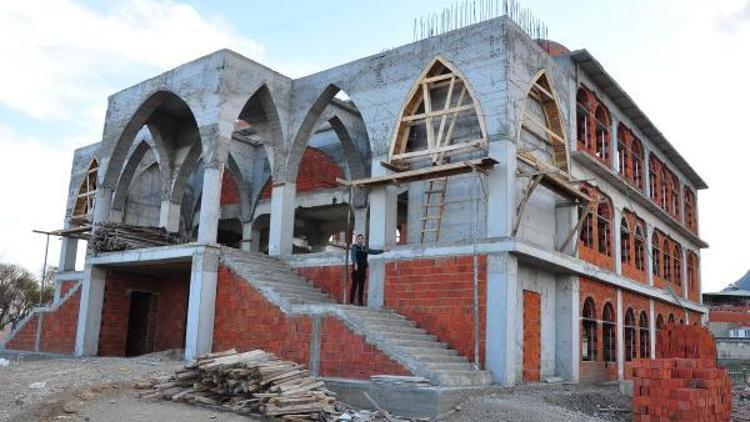 Öğrenciler harçlıklarını cami inşaatına bağışladı