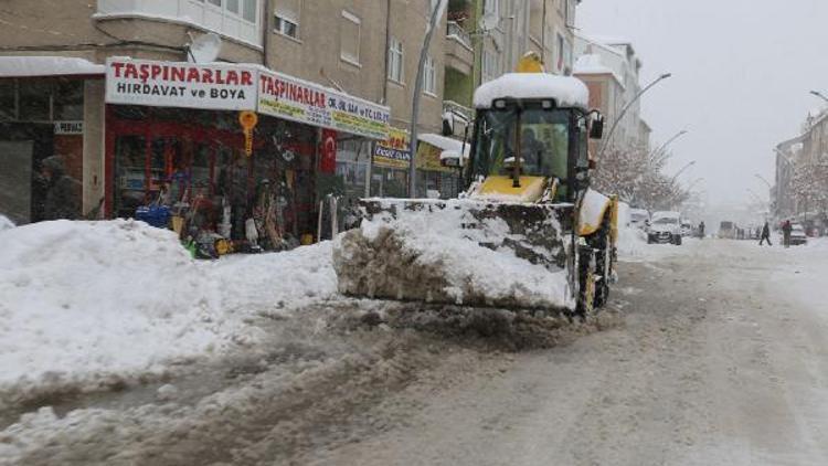 Karaman Belediyesinin kar mücadelesi devam ediyor