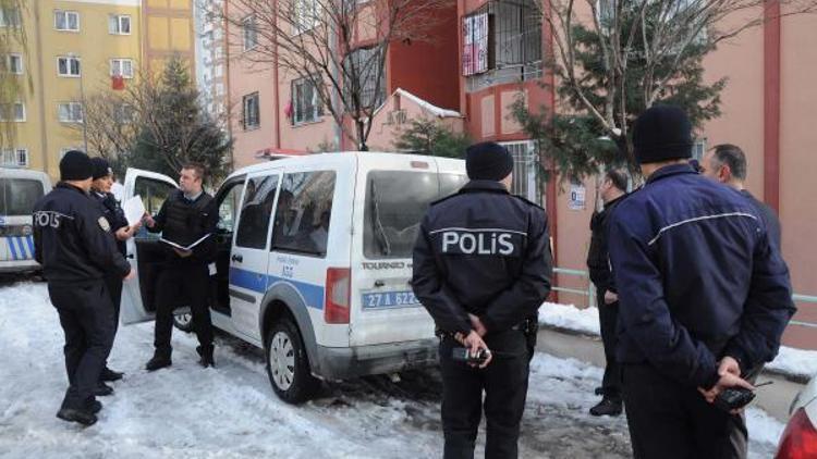 Evine gelen polise ateş açtı, gözaltına alındı