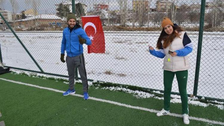 Bayan antrenörü ile çalışıp, Özel Harekatçı olmak istiyor