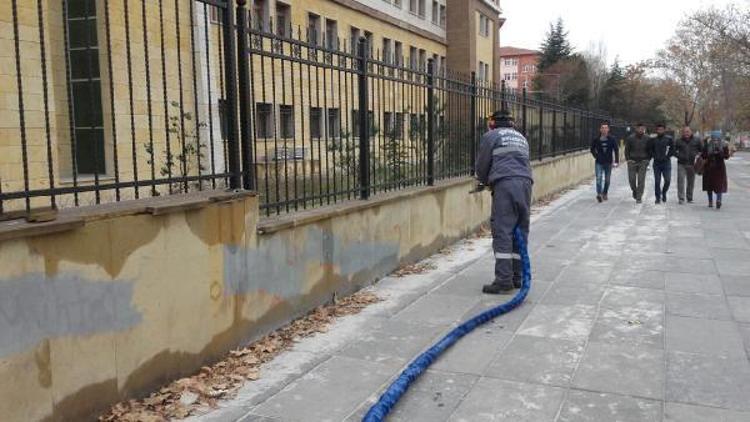 Büyükşehir: duvar yazıları emek ve zaman kaybı