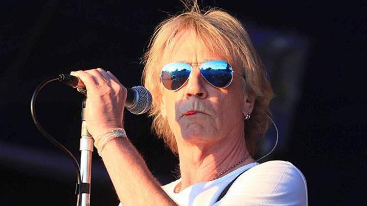 Dünyaca ünlü müzisyen Rick Parfitt hayatını kaybetti