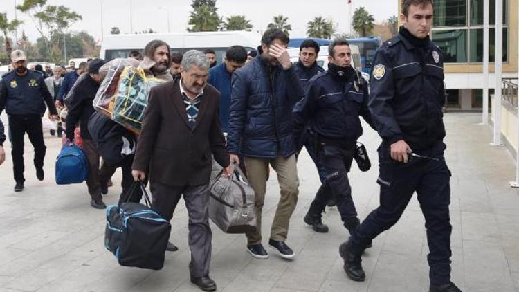 Antalyada FETÖ şüphelisi 32 kişi adliyede