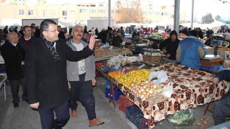 Başkan Turgutun pazar mesaisi