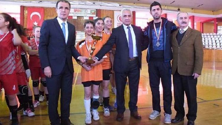 Hentbolda Ahmet Ayık Spor Lisesi şampiyon