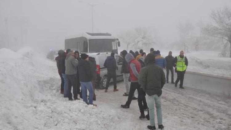 Muş’ta sis ve buzlanma zincirleme kazaya neden oldu