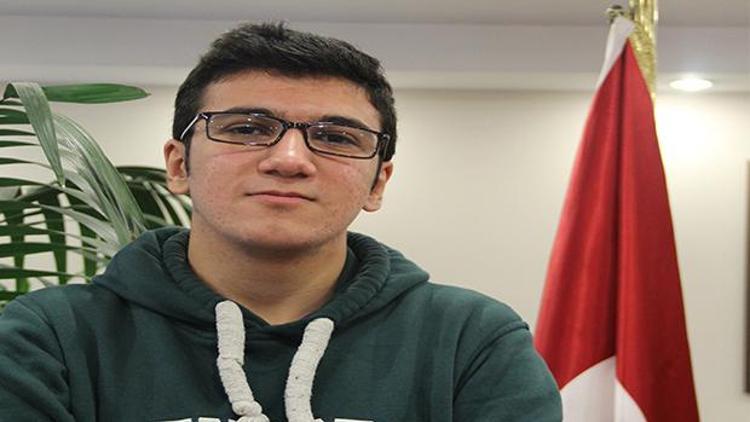 Uluslararası münazara yarışması finalinde tek Türk jüri üyesi