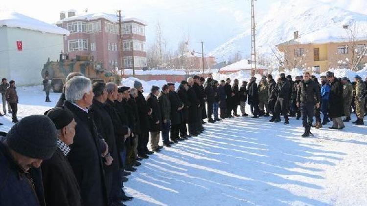 Hakkari Valisi, DBPden istifa eden başkanI ziyaret etti