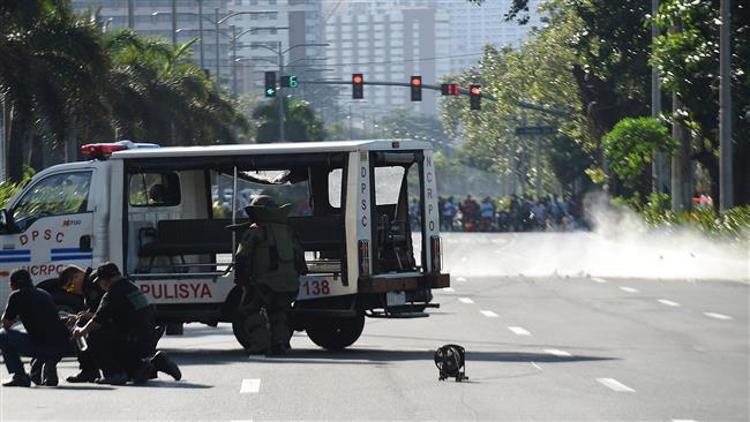 Filipinlerde bombalı saldırı: 33 yaralı