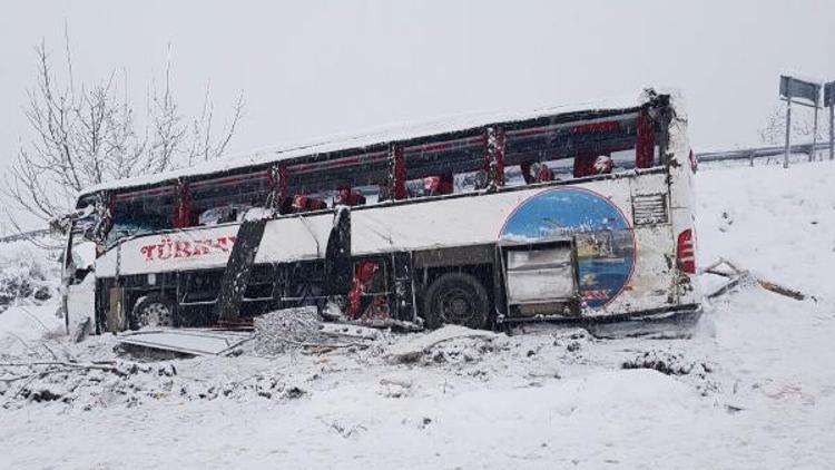 Sinopta yolcu otobüsü şarampole yuvarlandı; 4 ölü, 27 yaralı- yeniden