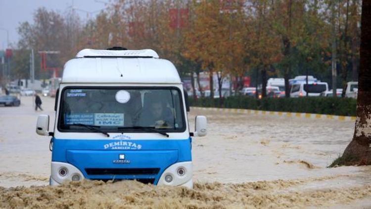 Mersin sel altında, okullar tatil edildi - ek fotoğraflar