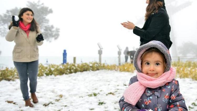 Teleferikle kar manzarası izlemeye çıktılar