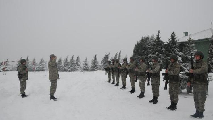 Bulgaristan sınırındaki askerlerin buruk ama onurlu yeni yıl sevinci