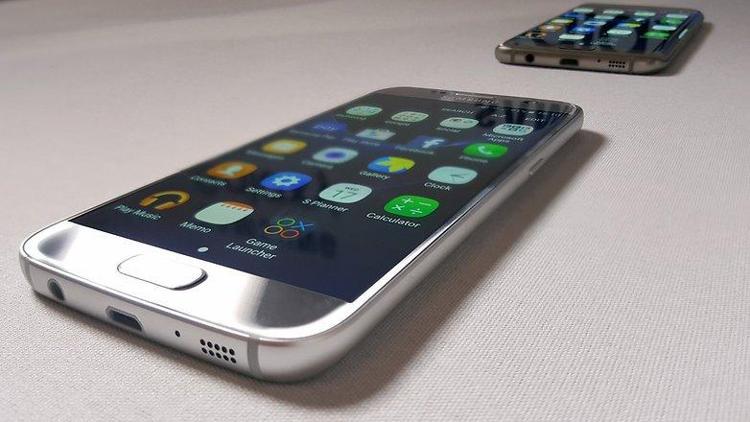 Galaxy S7 kendi kendine çatlıyor mu