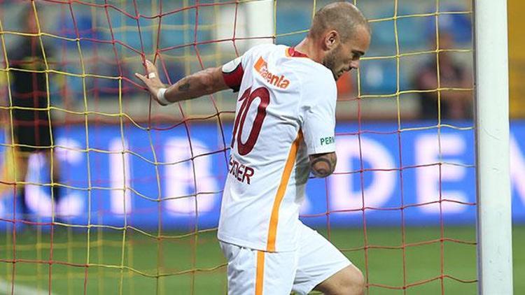 Annesinden Sneijder için flaş sözler: Ayrılması için dua ediyorum