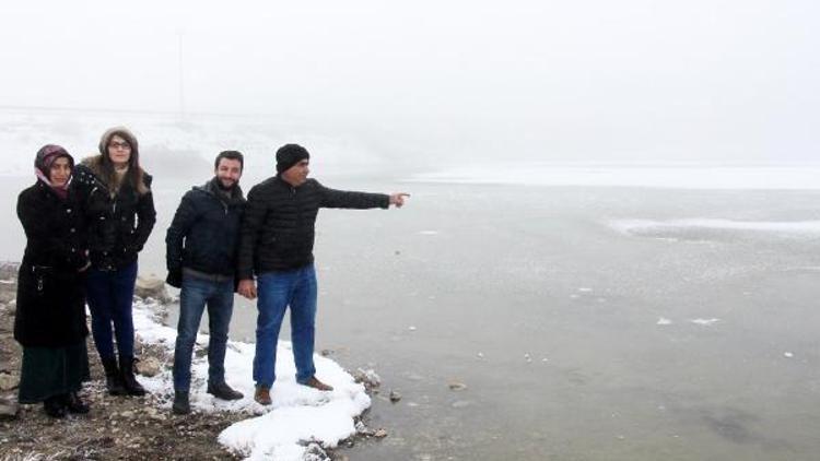 Onaç Gölünün yüzeyi buz tuttu