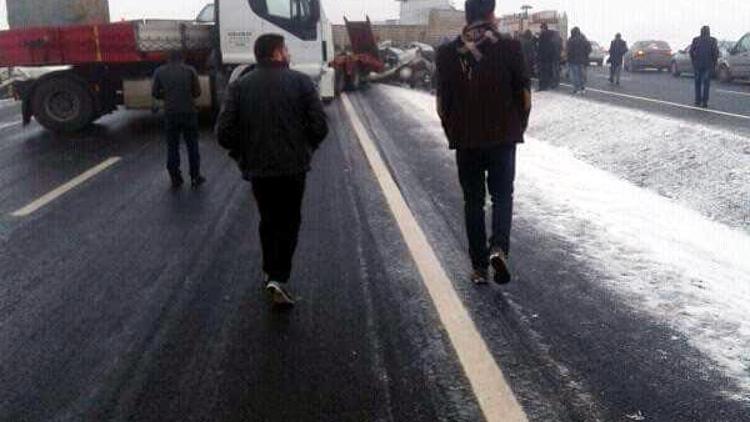Diyarbakır- Şanlıurfa yolunda zincirleme kaza: 1 ölü, 6 yaralı