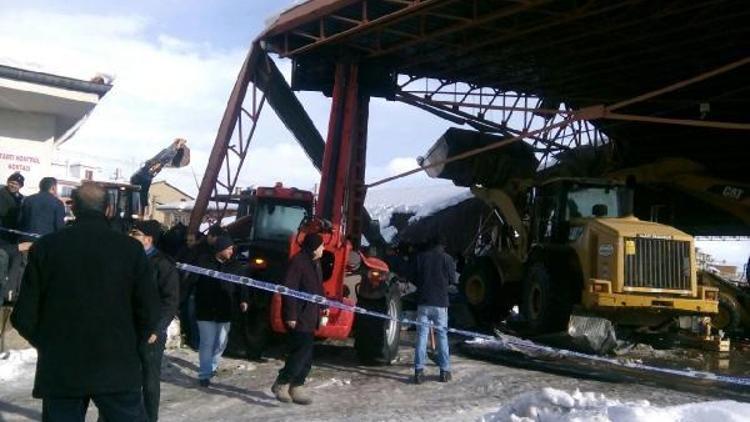 Akşehirde pazar yeri çatısı çöktü: 4 yaralı - ek fotoğraflar