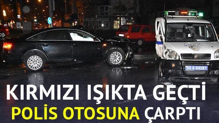 Kırmızı ışıkta geçen otomobil polis otosuna çarptı: 3 yaralı