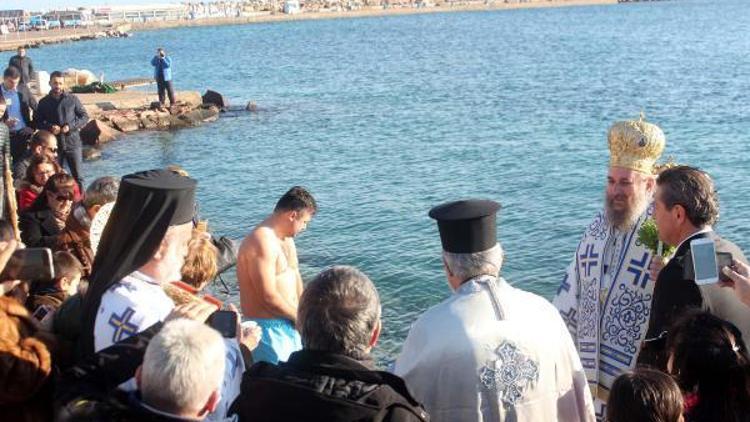 Bozcaadada denizden haç çıkarma töreni yapıldı
