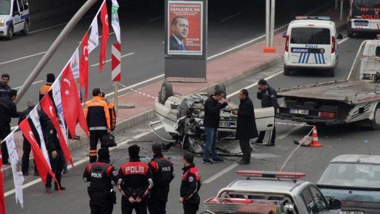 Şanlıurfa’da otomobil direğe çarpıp devrildi: 4 yaralı