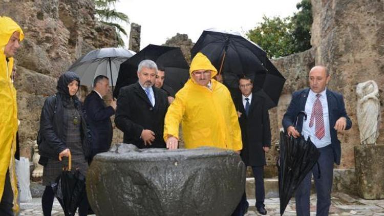 Vali Karaloğlundan Manavgata ziyaret