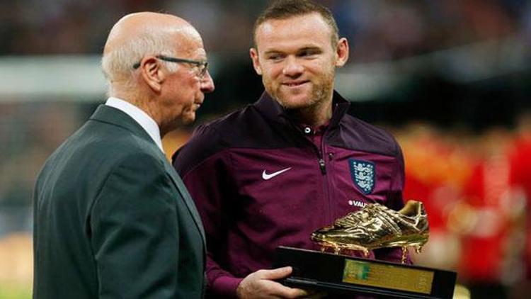 Rooney Bobby Charltonı yakaladı