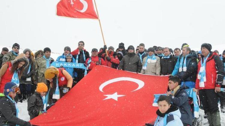 Van ve Hakkari ve Bitliste binlerce kişi Sarıkamış şehitleri için yürüyüş