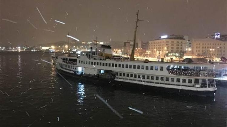 Son Dakika: İstanbulda Vapur seferleri iptal, Boğaz gemi geçişlerine kapatıldı