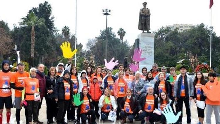 Bedenime dokunma tişörtleriyle koştular