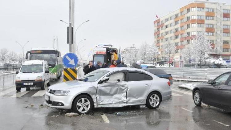 Cip ile otomobil çarpıştı: 1 yaralı