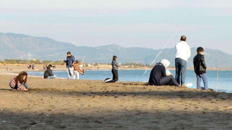 Muğlanın 2 ayrı ilçesinde deniz ve kar keyfi