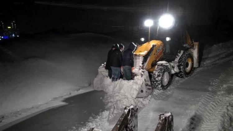 Avcılar’da mahsur kalan 4 kişiye 4 saatlik kurtarma operasyonu