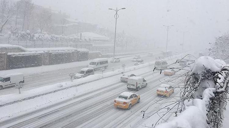 İBB: İstanbulda kar kalınlığı 122 cmye ulaştı