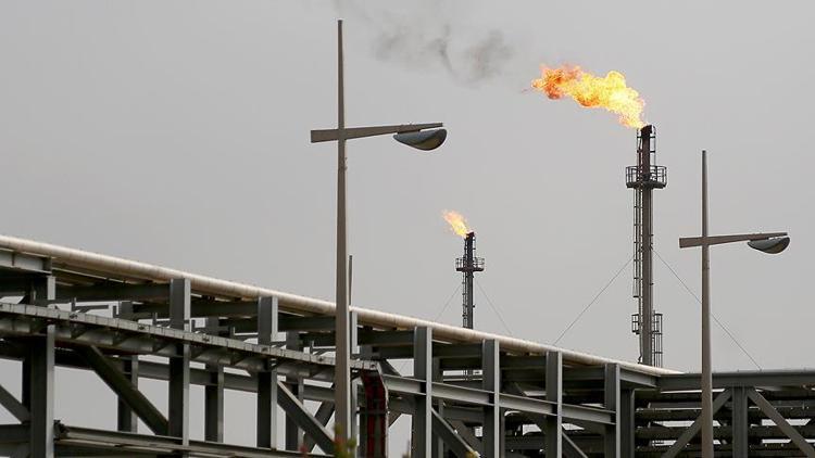Rus petrol şirketleri petrol üretimini azaltıyor