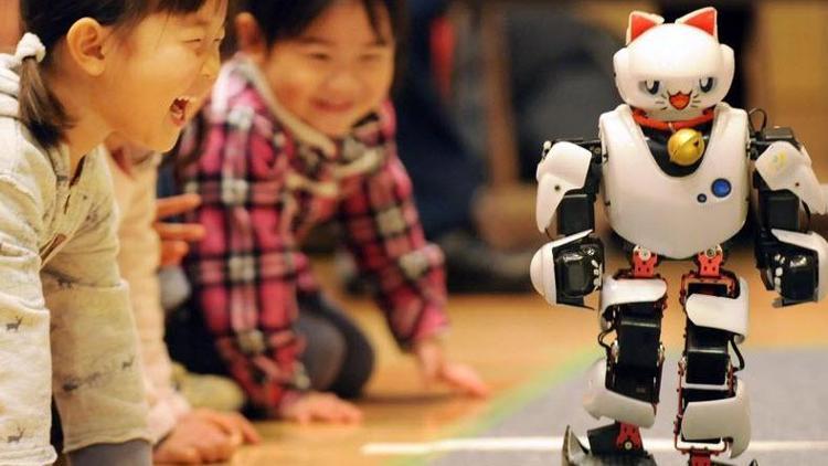 Hayalimdeki robot 81 ilde çocuklarla kucaklaşıyor