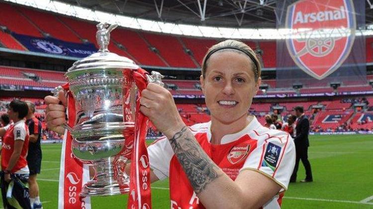 İngiliz kadın futbolcu Smith emekli oldu