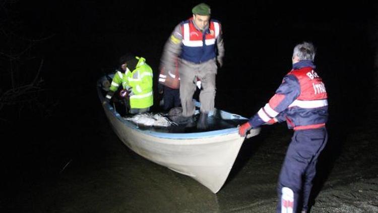 Mengende tekne alabora oldu, 2 kişi kayboldu