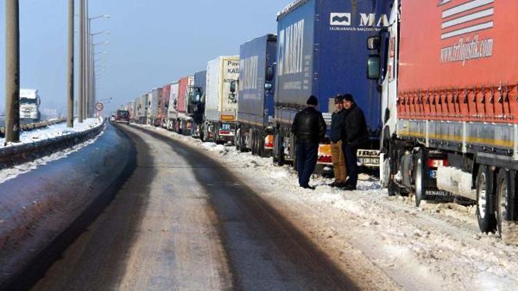 Bulgaristan ve Yunanistana açılan kapılarda TIR kuyruğu