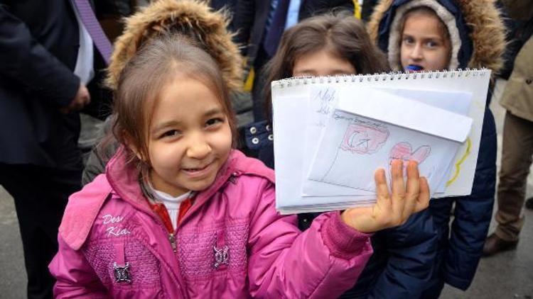 İlkokul öğrencilerinden Suriyedeki Türk askerine moral mektubu