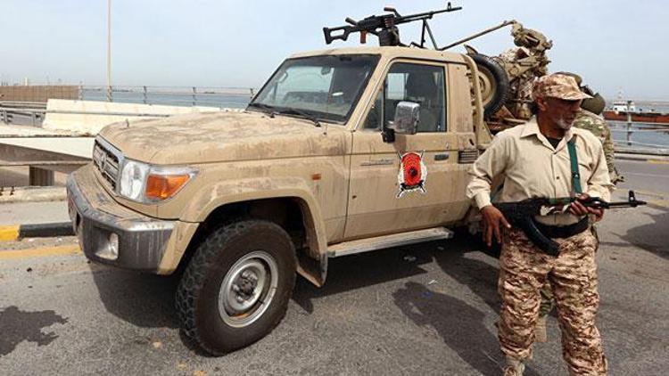 Libya karıştı: Savunma ve çalışma bakanlıkları ele geçirildi