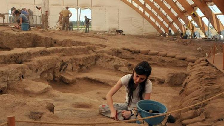 Kazı Başkanı: Çatalhöyük’teki iki kadın figürü Ana Tanrıçayı değil yaşlı kadınları sembolize ediyor