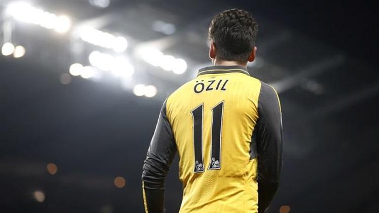 Almanya’da yılın milli futbolcusu Mesut Özil