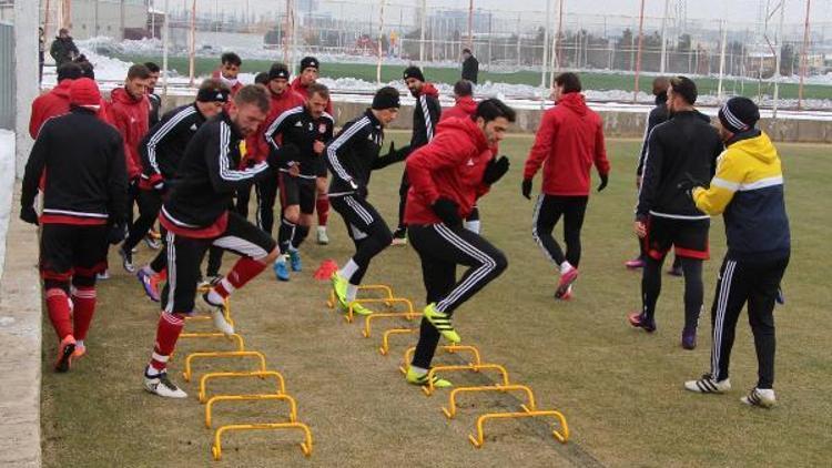 Sivasspor Teknik Direktörü Bakkal: Yolumuz şampiyonluk