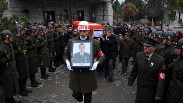 Kalp krizinden hayatını kaybeden astsubay toprağa verildi