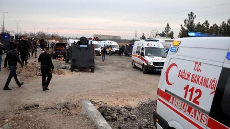 Diyarbakırda polise bombalı tuzak; 3 şehit 3 yaralı / Ek fotoğraflar