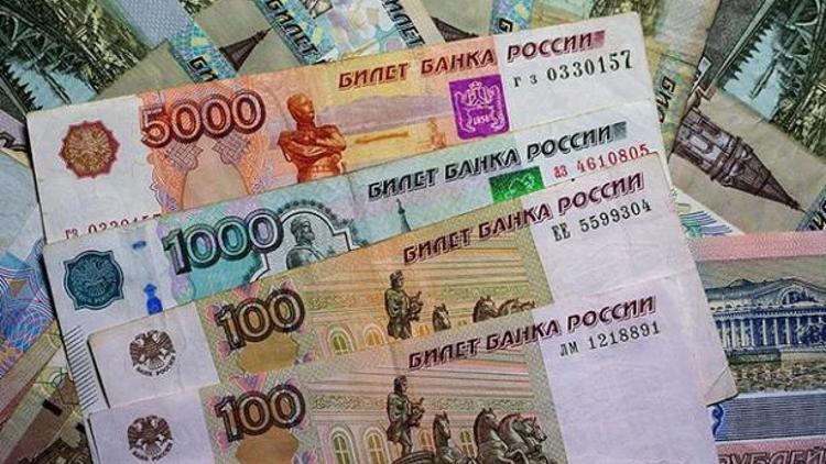 Rus rublesi dolar karşısında 1,5 yılın zirvesinde
